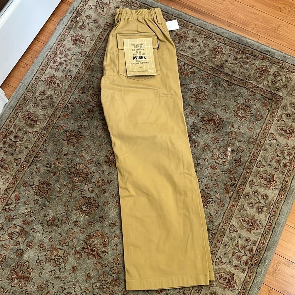 NWT High Waisted Avirex wide leg pants belle small
Cotton blend
Mustard color